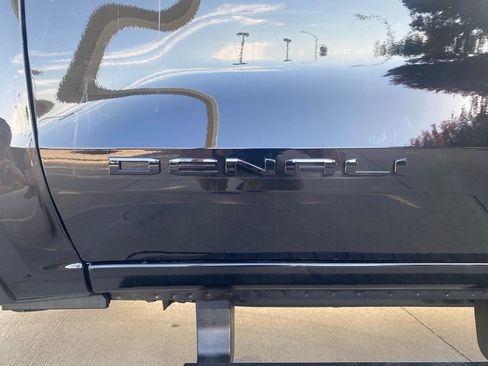 New 2025 GMC Canyon Denali w/ LPO, Denali Black Edition image 10
