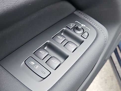 New 2026 Volvo XC60 B5 Plus w/ Protection Package Premier image 17