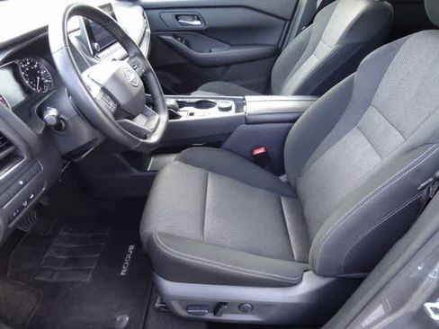 Used 2025 Nissan Rogue SV AWD/4WD image 6
