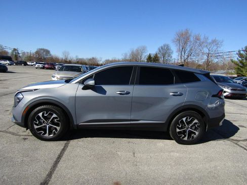 Used 2023 Kia Sportage EX image 4
