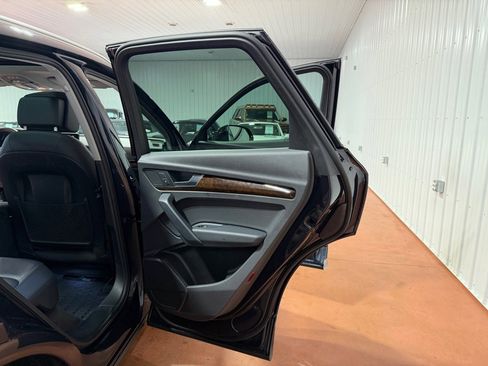 Used 2020 Audi Q5 2.0T Premium w/ Convenience Package image 24