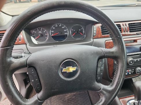 Used 2011 Chevrolet Impala LT w/ Luxury Edition Package FWD image 12