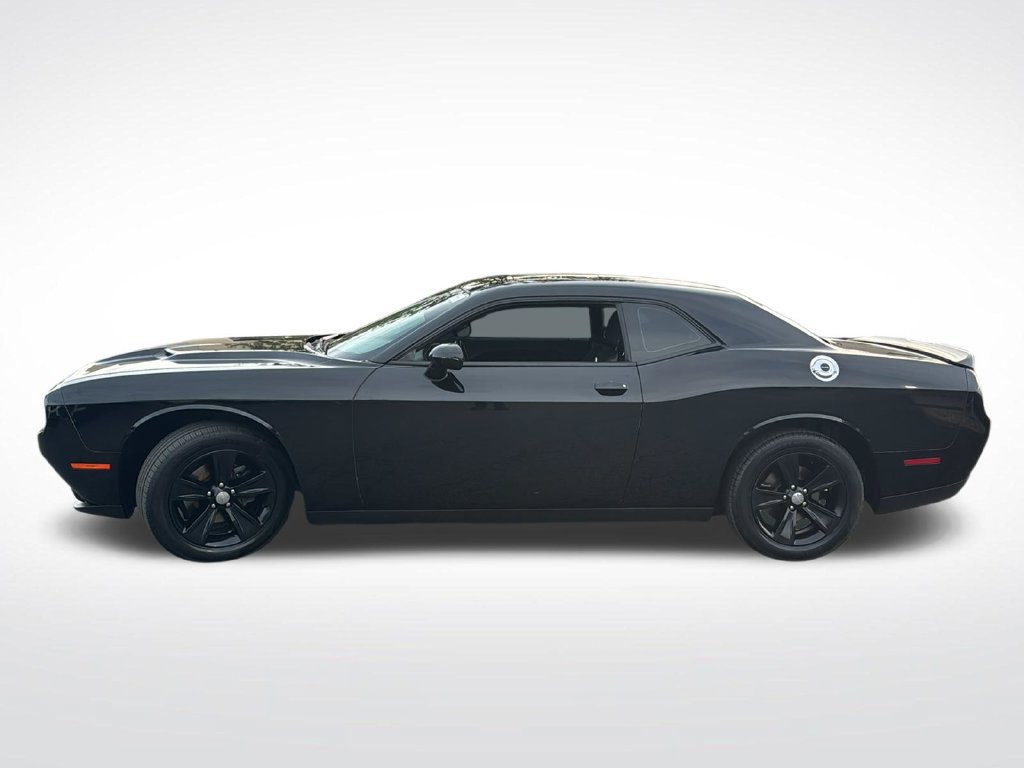 Used 2018 Dodge Challenger SXT RWD image 4