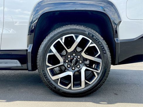 New 2024 Chevrolet Silverado EV RST image 25