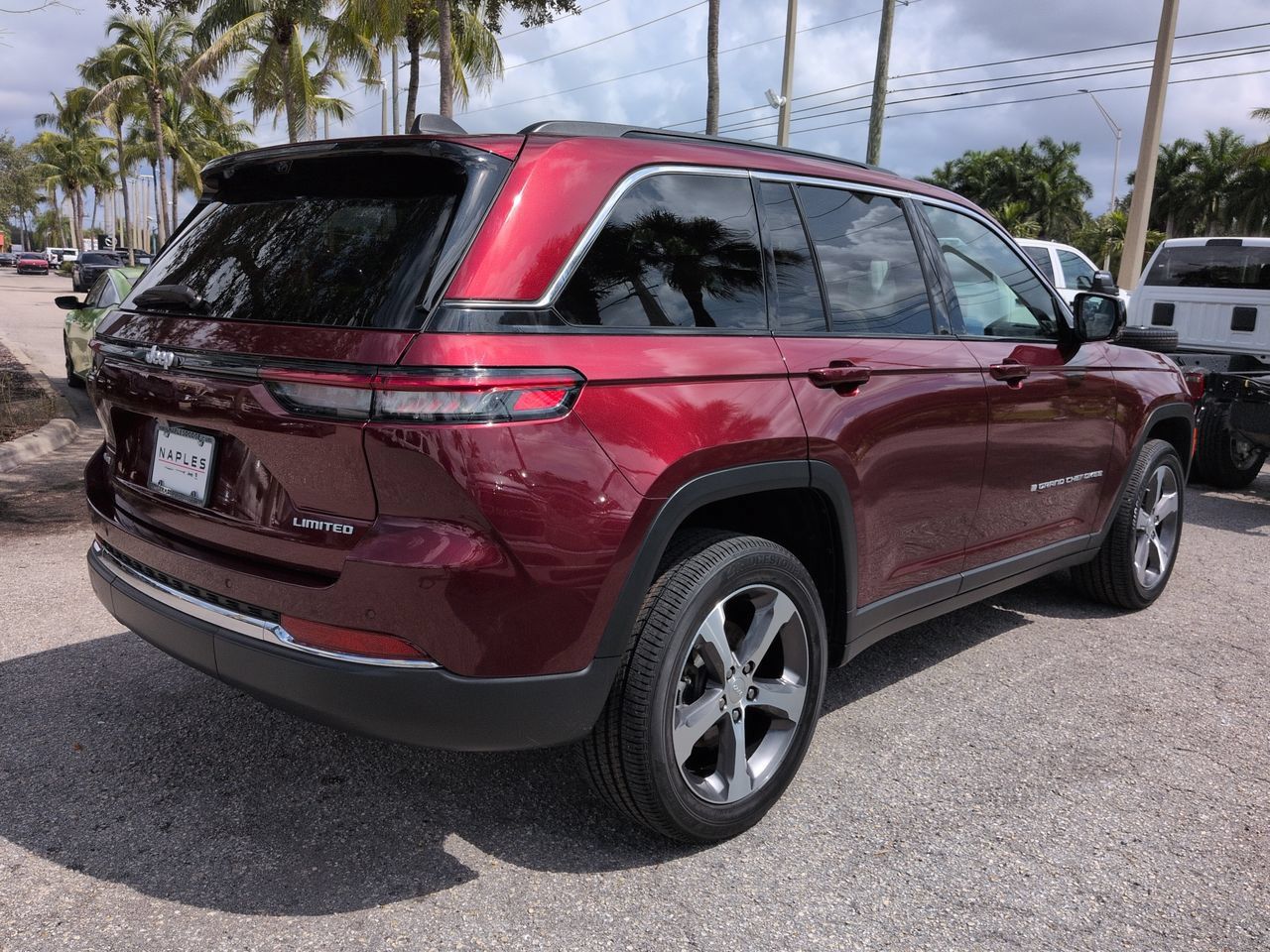 Used 2024 Jeep Grand Cherokee Limited w/ Luxury Tech Group II AWD/4WD image 5