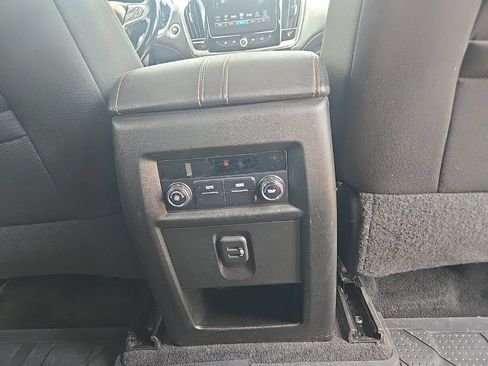 Used 2019 Chevrolet Traverse LT AWD/4WD image 26