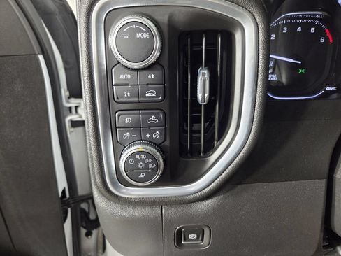 Used 2021 GMC Sierra 1500 SLT w/ SLT Convenience Package AWD/4WD image 18