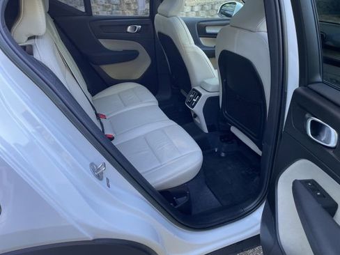 Certified 2023 Volvo XC40 B5 Plus w/ Protection Package Premier image 15