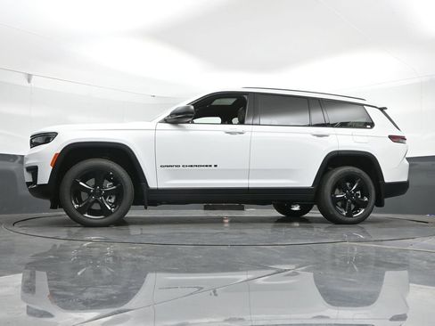 New 2025 Jeep Grand Cherokee L Altitude image 44