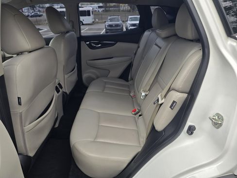 Used 2022 Nissan Rogue Sport SL FWD image 12