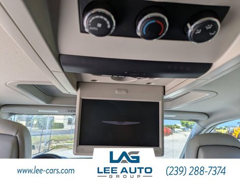 Used 2011 Chrysler Town & Country Limited image 13