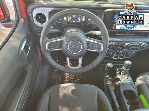 Used 2025 Jeep Wrangler Unlimited Sahara w/ Safety Group AWD/4WD image 11
