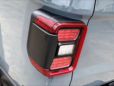 Used 2024 Jeep Gladiator Rubicon w/ Safety Group AWD/4WD image 27