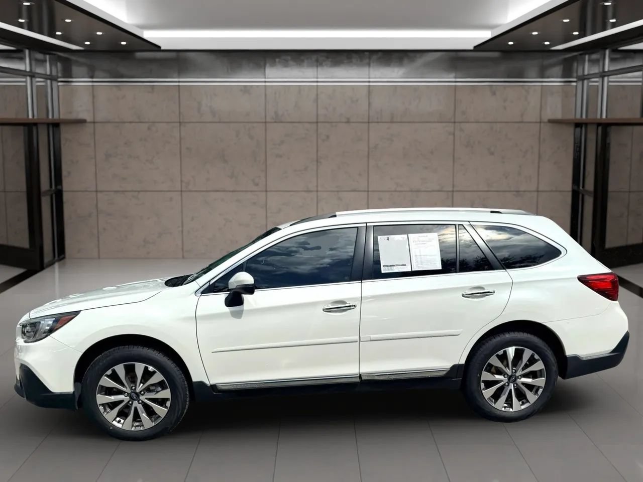 Used 2019 Subaru Outback 2.5i Touring AWD/4WD image 6