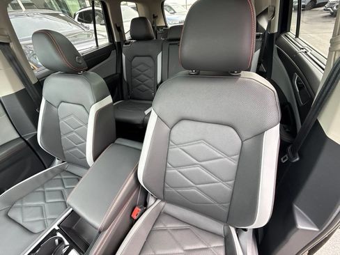 Used 2026 Volkswagen Atlas Peak Edition AWD/4WD image 14