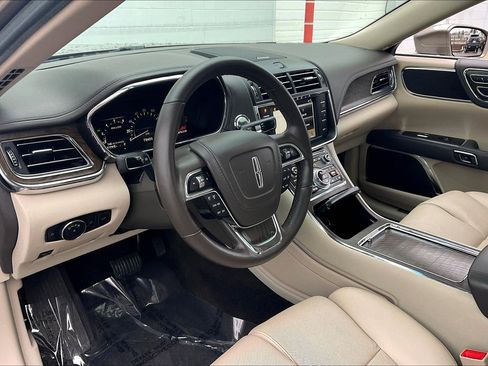 Used 2018 Lincoln Continental Select image 18