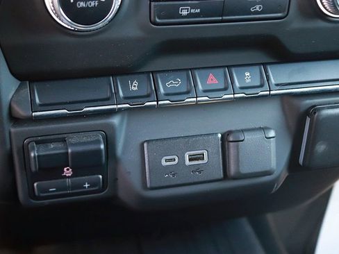 Used 2025 GMC Sierra 2500 Pro AWD/4WD image 23