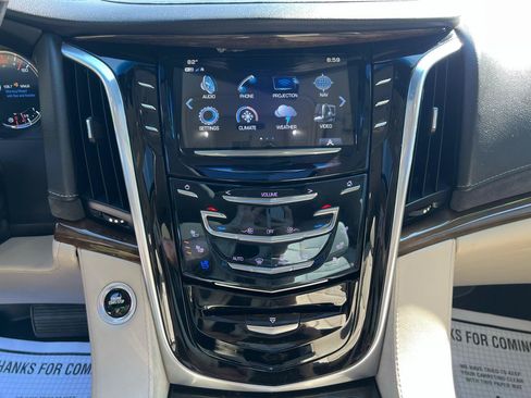Used 2018 Cadillac Escalade ESV Premium Luxury AWD/4WD image 31