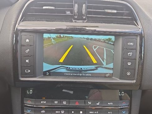Used 2017 Jaguar F-PACE Premium AWD/4WD image 32