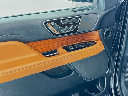 Used 2019 Lincoln Navigator Reserve image 20