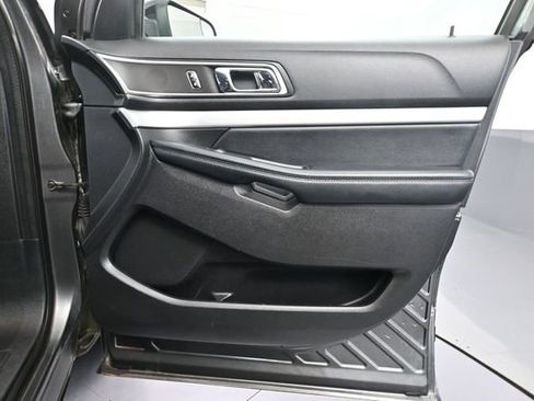 Used 2017 Ford Explorer XLT AWD/4WD image 43