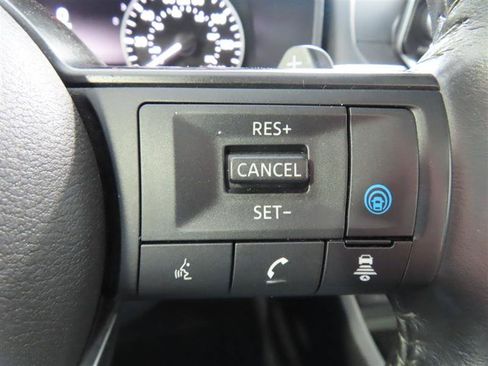 Used 2024 Nissan Rogue SV w/ SV Premium Package FWD image 22