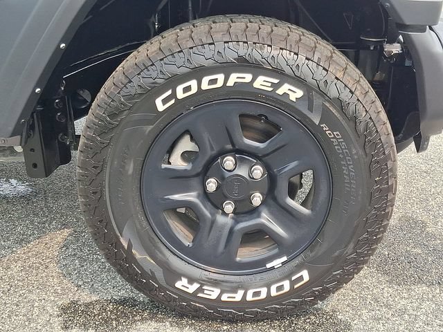 Used 2025 Jeep Wrangler Sport AWD/4WD image 8