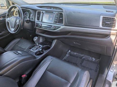 Used 2019 Toyota Highlander Limited Platinum AWD/4WD image 25