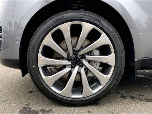 New 2026 Land Rover Range Rover SE image 11