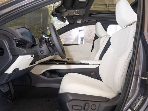 New 2026 Lexus ES 350e FWD image 17