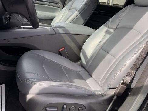 Used 2024 Buick Enclave Premium image 9