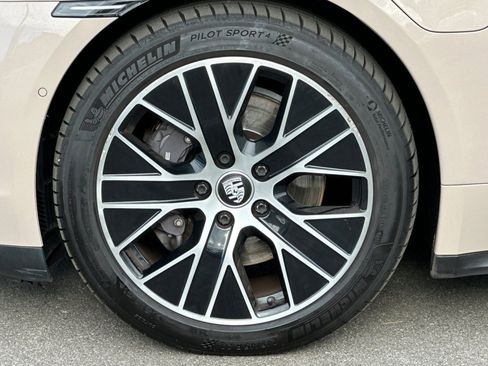 Used 2022 Porsche Taycan image 26