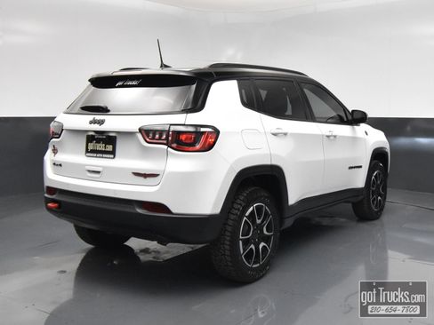 Used 2026 Jeep Compass Trailhawk AWD/4WD image 47