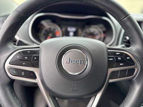 Used 2019 Jeep Cherokee Latitude Plus AWD/4WD image 37