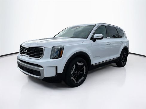 Used 2025 Kia Telluride S image 3