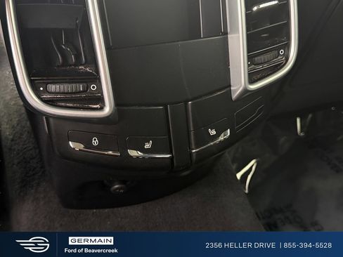 Used 2017 Porsche Cayenne Platinum Edition w/ Premium Package Plus (PJX) AWD/4WD image 11