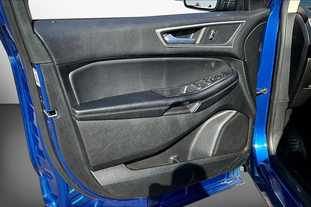 Used 2023 Ford Edge SEL AWD/4WD image 18