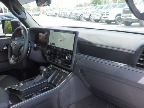 Used 2025 Lexus GX 550 w/ Accessory Package (31) AWD/4WD image 25