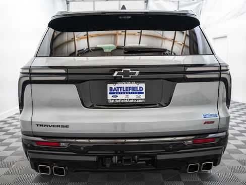 Used 2024 Chevrolet Traverse RS FWD image 7