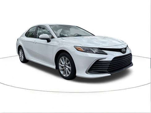 Used 2024 Toyota Camry LE image 1