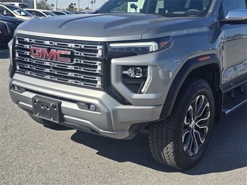 Used 2024 GMC Canyon Denali image 13