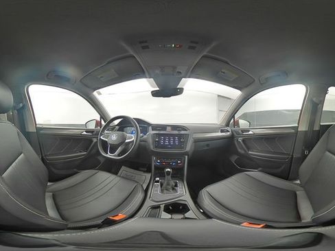Used 2023 Volkswagen Tiguan SE FWD image 12