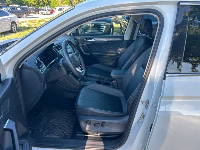 Used 2022 Volkswagen Tiguan SE FWD image 5