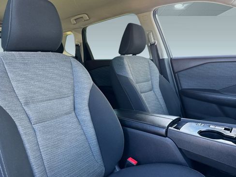 Used 2023 Nissan Rogue SV image 31