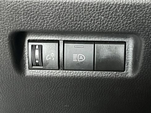 Used 2025 Toyota RAV4 XLE AWD/4WD image 31