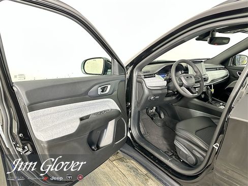 New 2026 Jeep Compass Latitude image 19