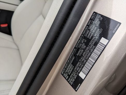 Certified 2025 Volvo XC60 T8 Ultra w/ Climate Package image 30