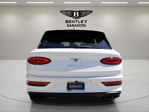 Used 2025 Bentley Bentayga AWD/4WD image 9