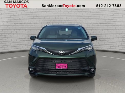 New 2026 Toyota Sienna XLE FWD image 2