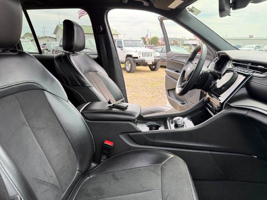 Used 2024 Jeep Grand Cherokee Altitude RWD image 41